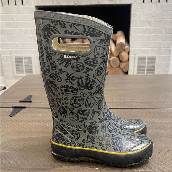 Bogs Other - BOGS Pirate Skull Rainboots Sz 13